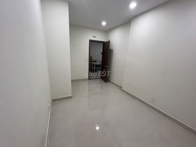 Mình cho Nam ở ghép bao điện nước tại căn hộ TTTM Q8