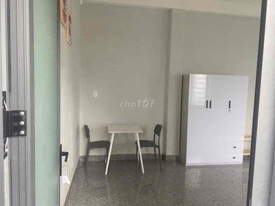 Cho thuê phòng trọ ban công 2 mặt , tách bếp , cửa sổ thoáng mát mặt t