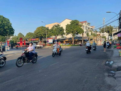 Bán nhà mặt tiền đường Ngô Quyền