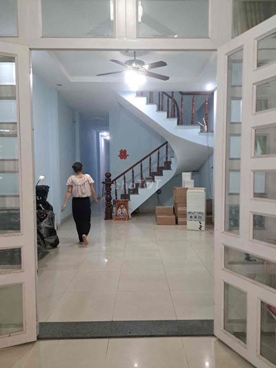 Hàng đầu tư  Trần Hưng Đạo  Hẻm 5m 2 tầng 3PN gara 4x27