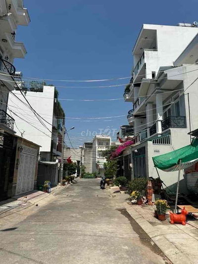 nhà 3 tầng, Khu phân lô- hxh 8m- trung tâm Quận 9 Đình Phong Phú