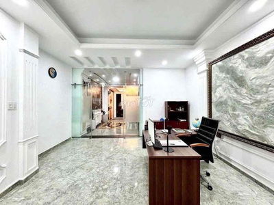 Siêu phẩm gần Emart Phan Văn Trị 5x18 kc Hầm + 5 tầng (có thang máy)