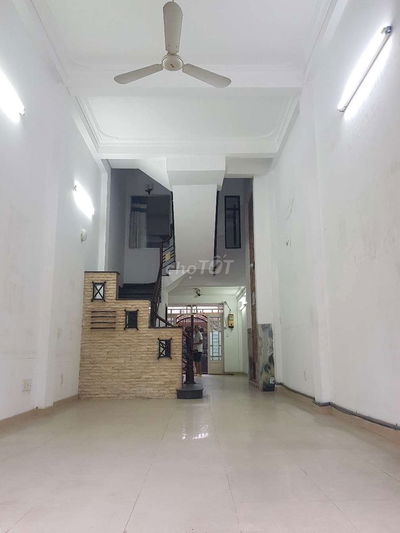 Cho thuê nhà nguyên căn 1 trệt 3 lầu dt 4,5×20, có 5pn, 6wc