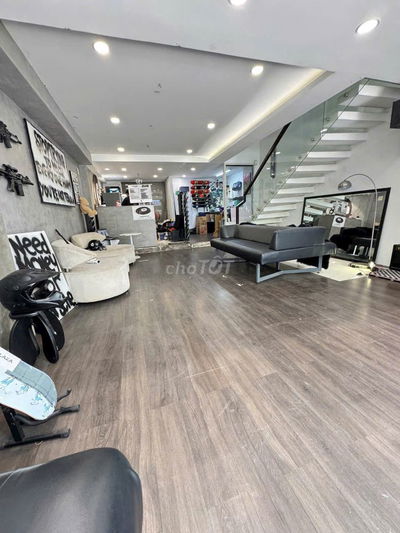 NHÀ TRỐNG SUỐT - CÓ SÂN - MẶT TIỀN ĐƯỜNG QUẬN PHÚ NHUẬN GIÁ 35 TRIỆU