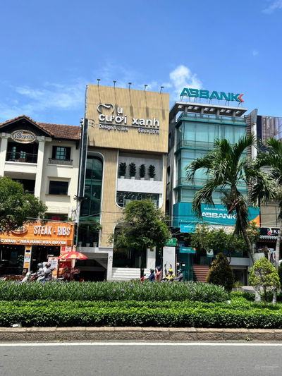 Cho thuê Biệt thự đẹp 8x16 mặt tiền đường Phan Xích Long- Khu phố ẩm thực nổi tiếng Phan Xích Long.