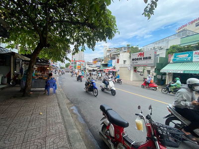 Nhà nguyên căn MT Lê Quang Định, P11, (DT: 6x17m, 3 Lầu), Giá 48tr/th