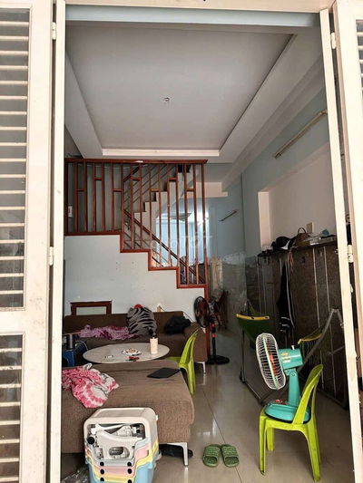 CHO THUÊ NHÀ 4 X 13M TRỆT LẦU 2PN ,2VC MỚI ĐẸP Y HÌNH GẦN CHỢ PĐG