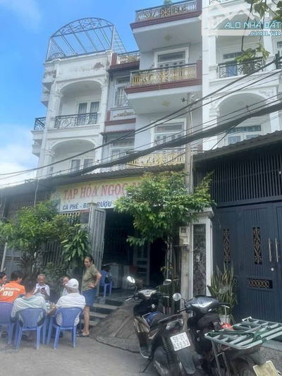 Bán gấp, giá rẻ nhà đúc 3 tấm. Giá 5,5 tỷ. mặt tiền đường HT10. Phường Hiệp thành Quận 12