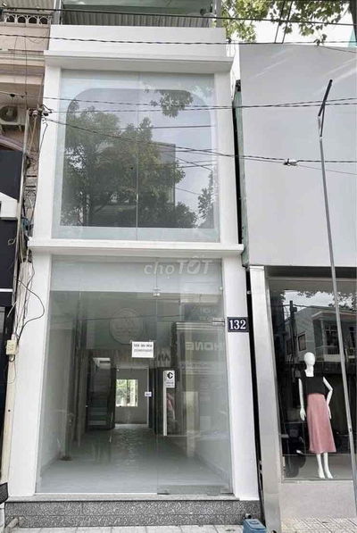 Mặt tiền Yesin vị trí không có gì để bàn.  Giá chỉ 10ty5.  Xem nhà alo