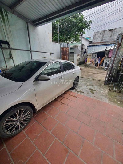 -Nhà cấp 4 hai mặt tiền, thoáng mát, sạch sẽ – dọn vào ở ngay!