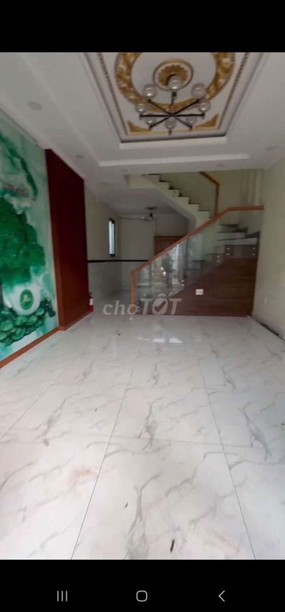 Nhà 2 tầng đẹp Man Thiện, có nội thất máy lạnh, 2pn-2wc, đường oto