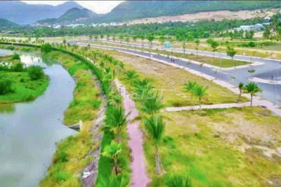 Biệt Thự Ven Sông Tắc 1 Lô *** Giá 26tr/m Hướng ĐN Xây được ngay