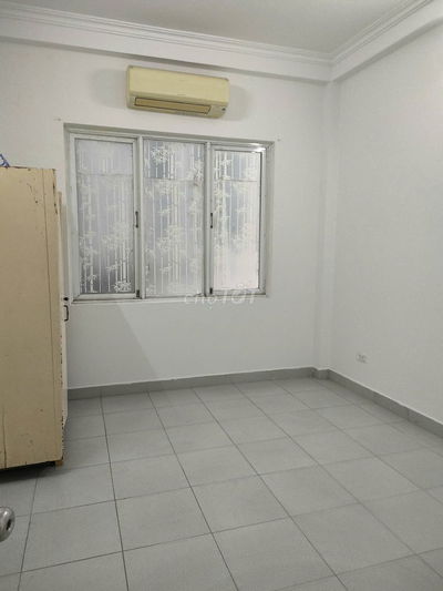 Bán gấp giá rẻ căn hộ tập thể, Giải Phóng 11m/50m, tầng1, mặt tiền