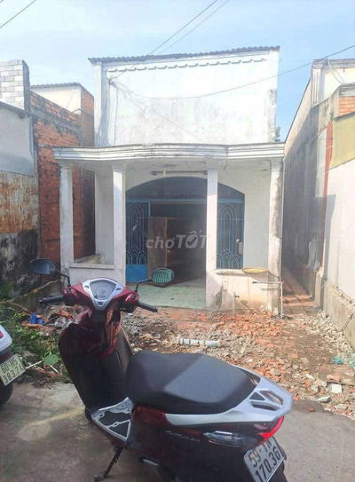 Nhà sau chợ Đại Hải, dt ngang 5,5m dài gần 30m , sổ 158m²