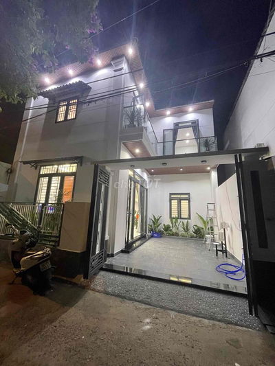 Bán Căn Nhà Biệt Thự nhỏ. Với thiết kế 1 trệt, 1 lầu. Xây mới đẹp