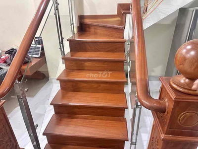 BÁN GẤP NHÀ 4 TẦNG, KHU VIP TRƯỜNG THỌ, CẠNH CHỢ THỦ ĐỨC