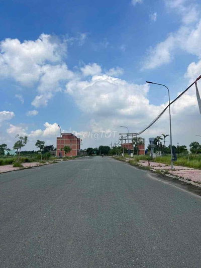 Lô góc 2 mặt tiên nhựa 10m, Ngay chợ Đức hoà, SHR