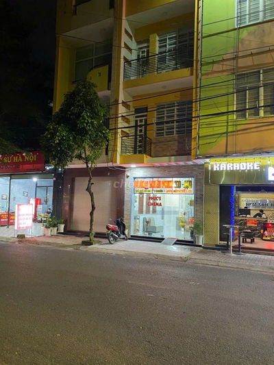Nhà mặt tiên D12 ,đối diện công viên ,tiện kinh doanh!