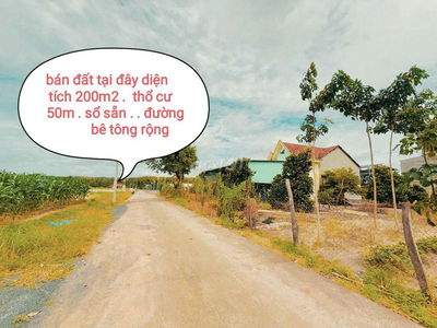 Kẹt tiền cần bán gấp nền đất  DT 200m2 .(5*40) Thổ cư sẵn 50 .