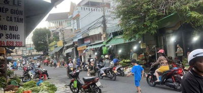 BÁN NHÀ CẤP 4 NGAY CHỢ KHU DÂN CƯ 434 DT 150M2 ĐANG CHO THUÊ 15TR