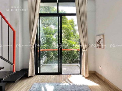 Thuê căn hộ duplex ban công gần trường UEF full nội thất đẹp