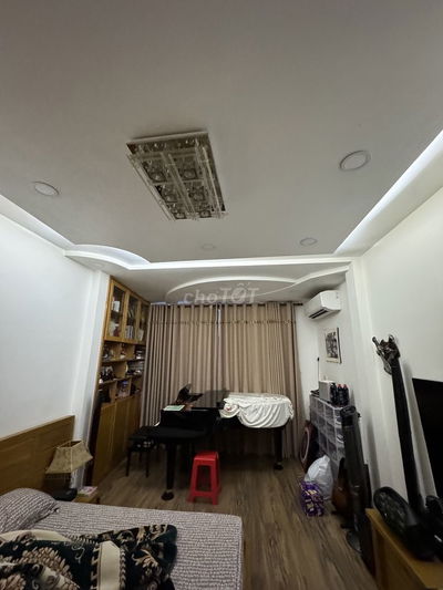 CHDV đường Huỳnh Văn Bánh P.13 Q.Phú Nhuận 4x22, NH 5M  6T Giá 15T TL