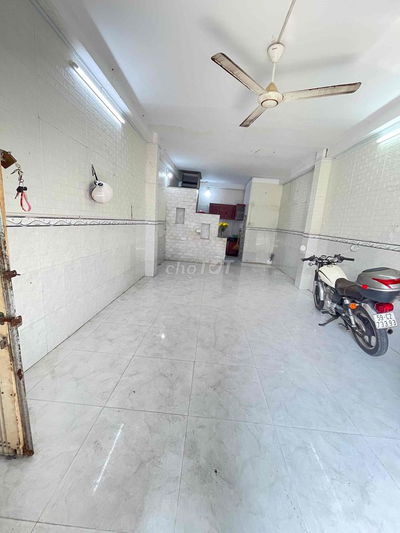 NHÀ CHO THUÊ CĂN GÓC 2 MẶT TIỀN ĐƯỜNG XE HƠI TRÁNH NHAU