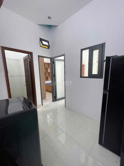 2 phòng ngủ ban công, Ngay cổng trường Văn Lang, full nt