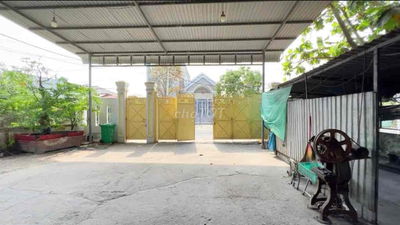 Gần 900m2 đất tặng kèm kho, Tân Quý Tây, Bình Chánh