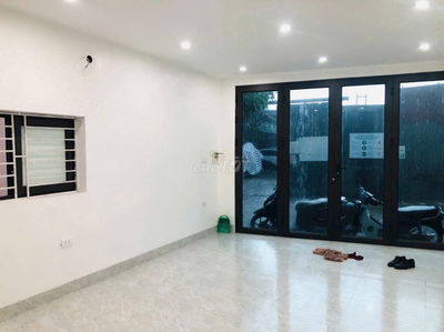 BÁN NHÀ 3 TẦNG TỨ LIÊN 34 m giá 3. 5 TỶ