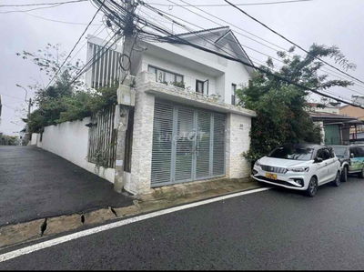 BÁN NHÀ MẶT TIỀN SÂN VƯỜN ĐÀ LẠT NGAY PHƯỜNG 2