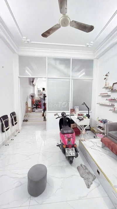 GIÁ RẺ 15TRIỆU- Nhà nằm trong chợ Hoàng Hoa Thám, P13, Tân Bình, 4TẦNG