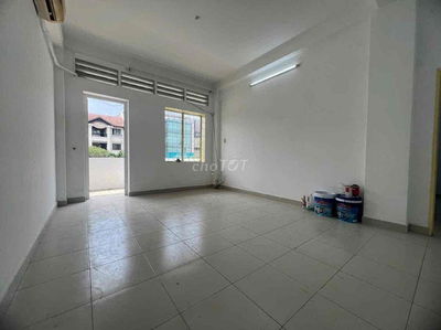 Cho thuê căn hộ Phan xích Long 67m 1pn 1wc bancon 10tr