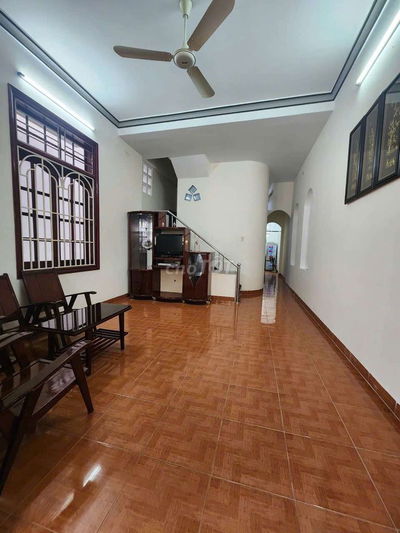 Cho Thuê Nhà Nguyên Căn 3PN-2WC đủ nội thất, đường xe hơi
