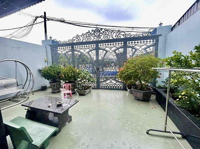 nhà dt KHỦNG cho gia đình nhiều người 7x18 xe hơi đậu thoải mái