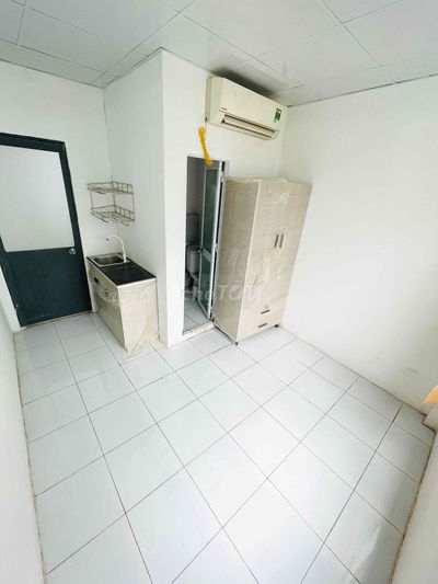 CHDV QUẬN 10 Giá Rẻ CỬA SỔ THOÁNG MÁT - 3.700.000 - CẦU VƯỢT 3/2