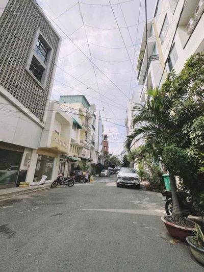 Bán Đất tặng Nhà - tổng cộng có 3 căn liền kề diện tích bằng nhau