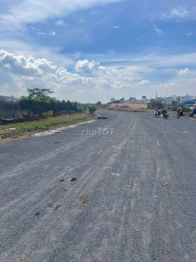 đất vị trí sát đường kênh tham lương. 65m thổ cư
