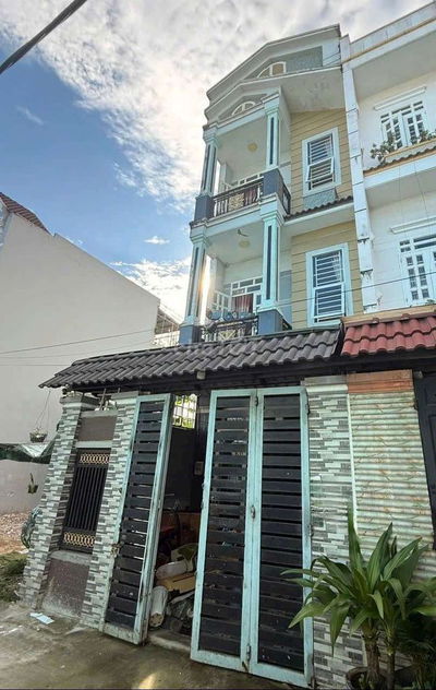 4 pn. Dt 4.3x16 . 2 lầu giá 8 tr tỉnh lộ 10 chùa long thạnh