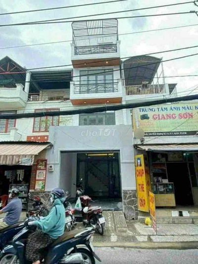 Nhà 4,6 x16. 3 lầu. Mặt tiền Nguyễn Văn Khối