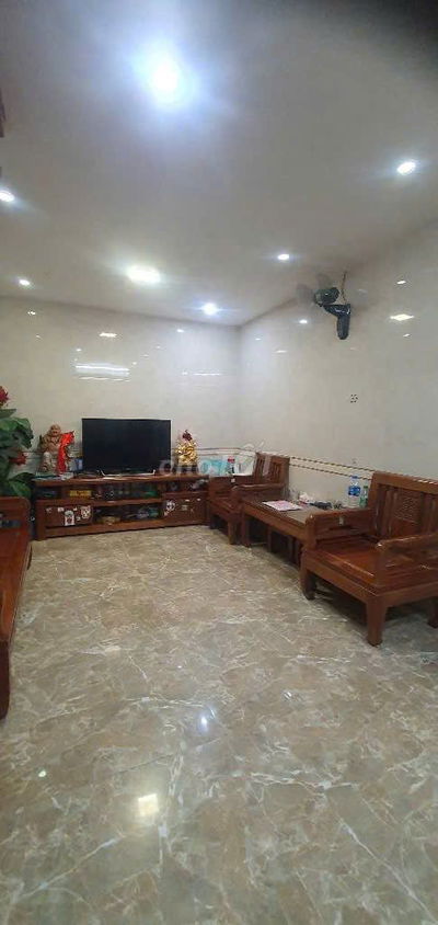 Hiếm! Bán nhà Lạc Long Quân – 90m², 3 tầng, gần Hồ Tây, giá 13.9 tỷ