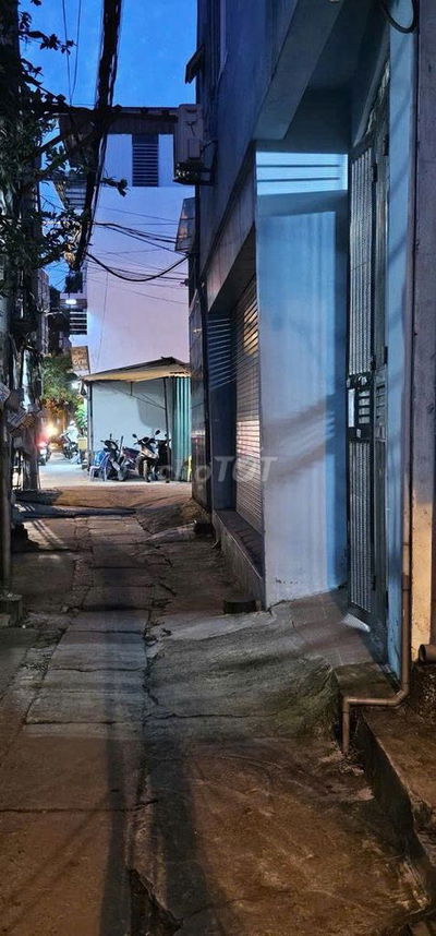 Siêu hót bán gấp nhà Lĩnh Nam - Hoàng Mai 31.3m2 5t lô góc chỉ 5.6 tỷ