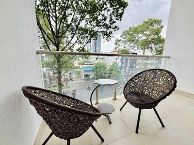 Căn hộ 1PN tách bếp, ban công mặt tiền Trần Hưng Đạo Cầu Kho Quận 1