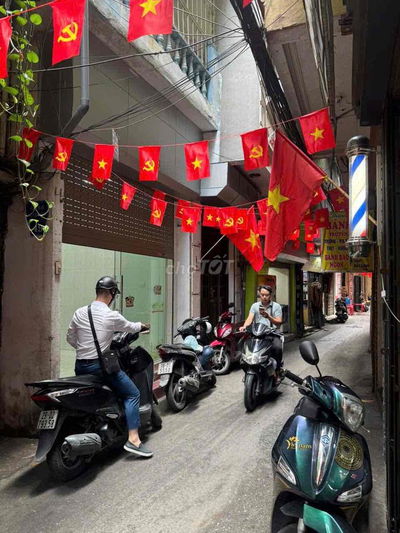 Nhà 3T ngõ Văn Hương ngõ hơn 3m xe 5 tạ đỗ cửa,cách Mp 50m,kd sầm uất