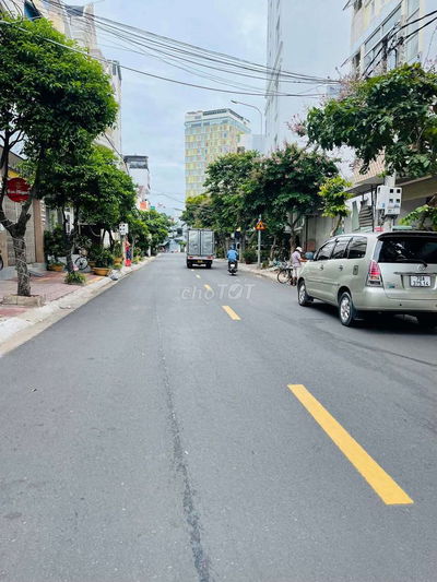 Bán nhà cũ mặt tiền đường Đinh Tiên Hoàng