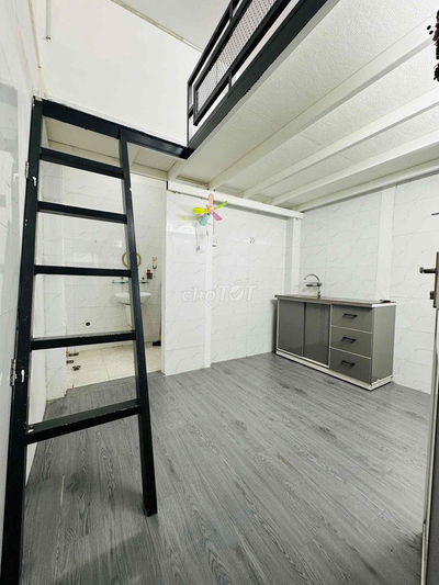 Phòng gác bếp wc máy lạnh giá rẻ giờ tự do ko chung chủ .