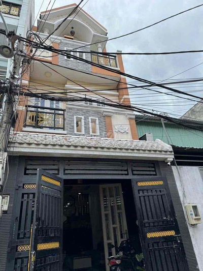 Cho thuê nhà: ( 4m x 14m ) có 4 phòng ngủ hướng đông hẻm trước nhà 6m