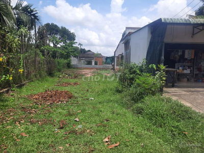 Đất thổ cư 135m2 nằm trên đường Chu Văn An thị trấn Cần Đước, sổ sẵn