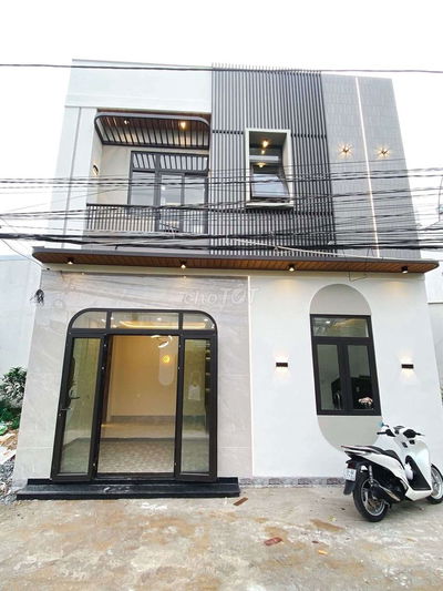 Ô TÔ ĐẬU TRƯỚC NHÀ - VỊ TRÍ ĐẸP LẮM GẦN KDC HỒNG PHÁT