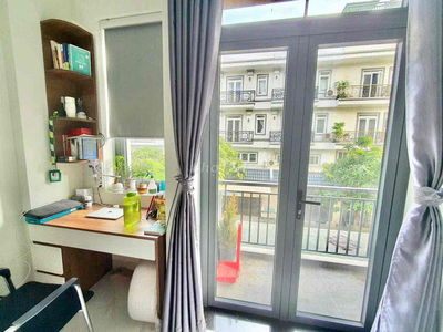 CĂN HỘ BAN CÔNG FULL NỘI THẤT GIÁ RẺ DIỆN TÍCH LỚN Ở GIA ĐÌNH